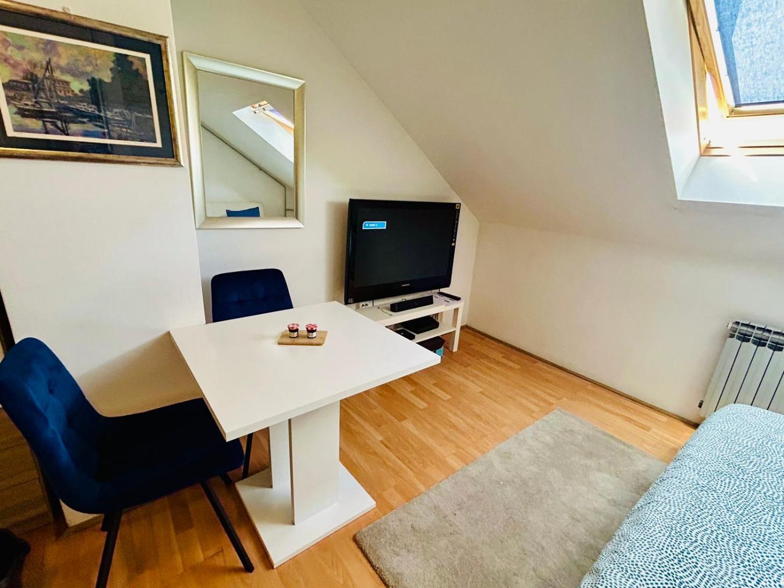 Mia Airport - 0-24h Self Check In&out - Parking On Site Apartment Velika Gorica